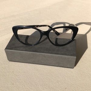 Christian Siriano cat eye blk frame